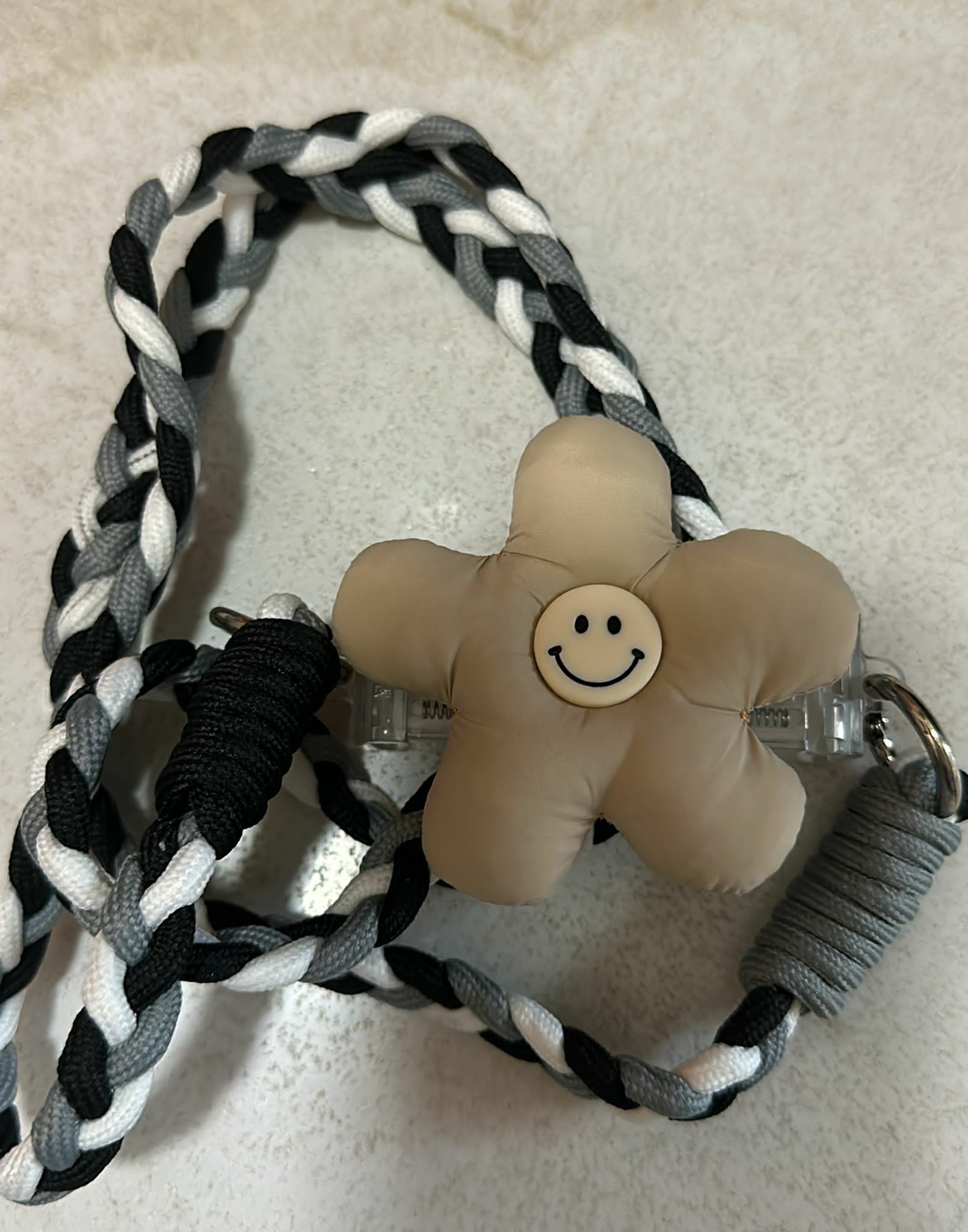 cc17022**  笑臉電話繩