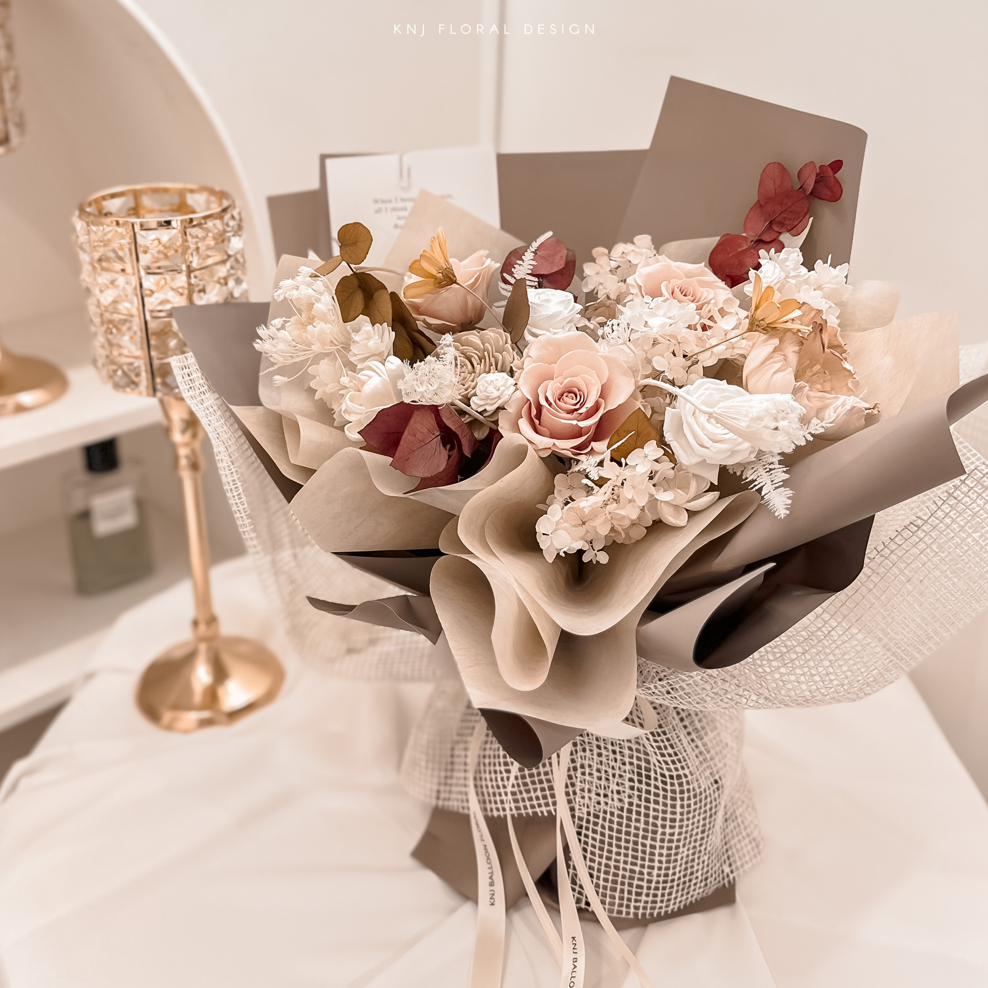 清新奶茶永生玫瑰花束