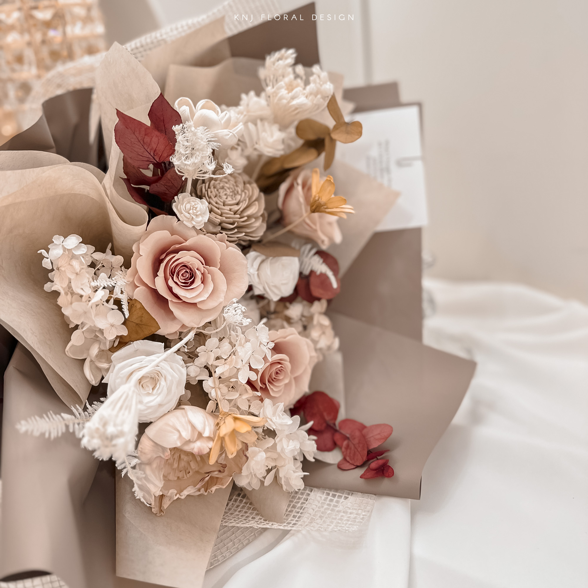 清新奶茶永生玫瑰花束