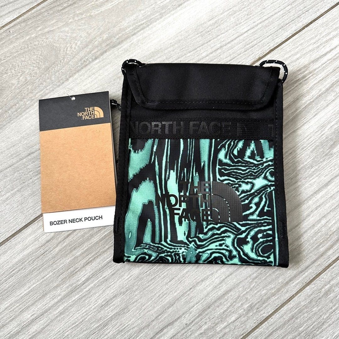 The North Face pouch Black Green