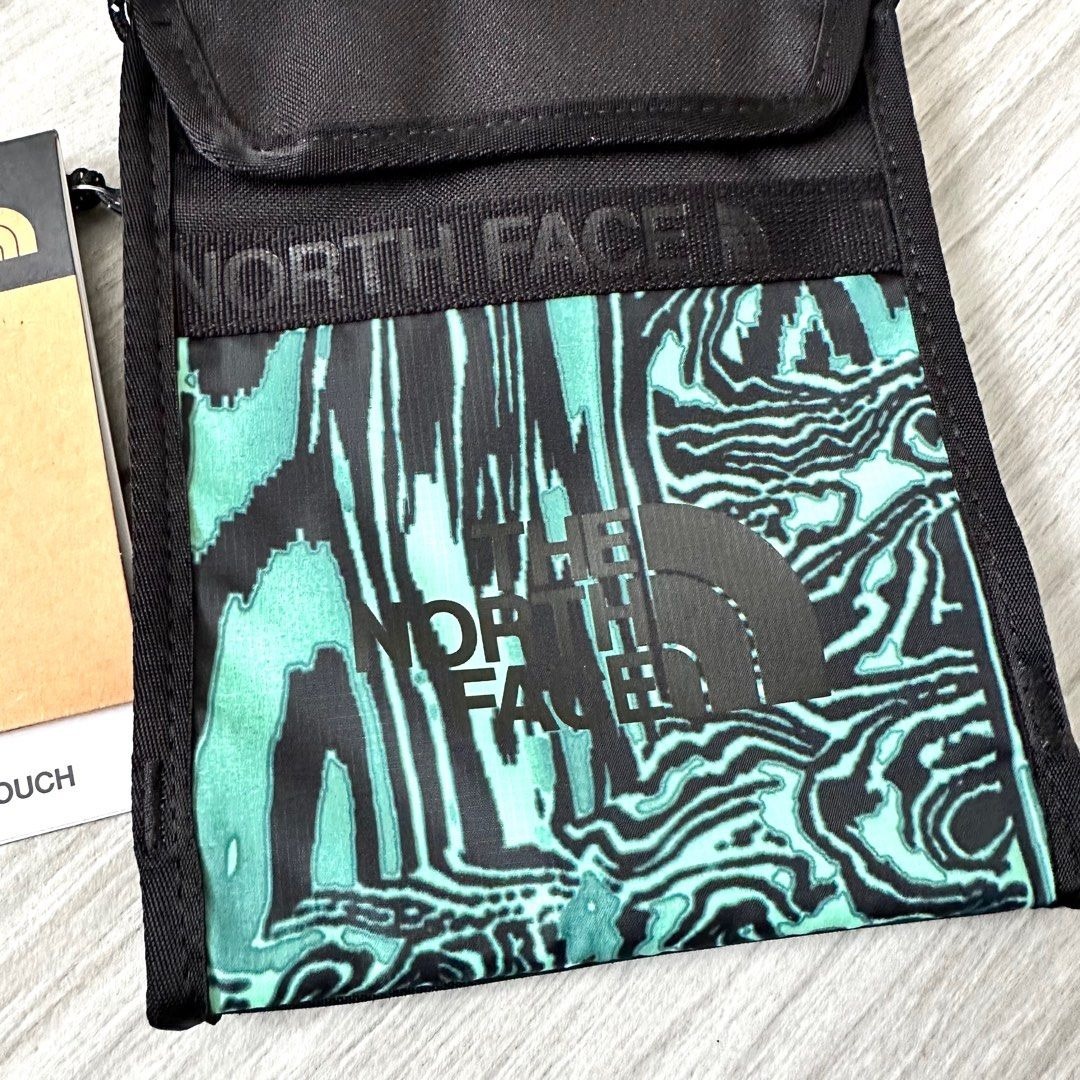 The North Face pouch Black Green
