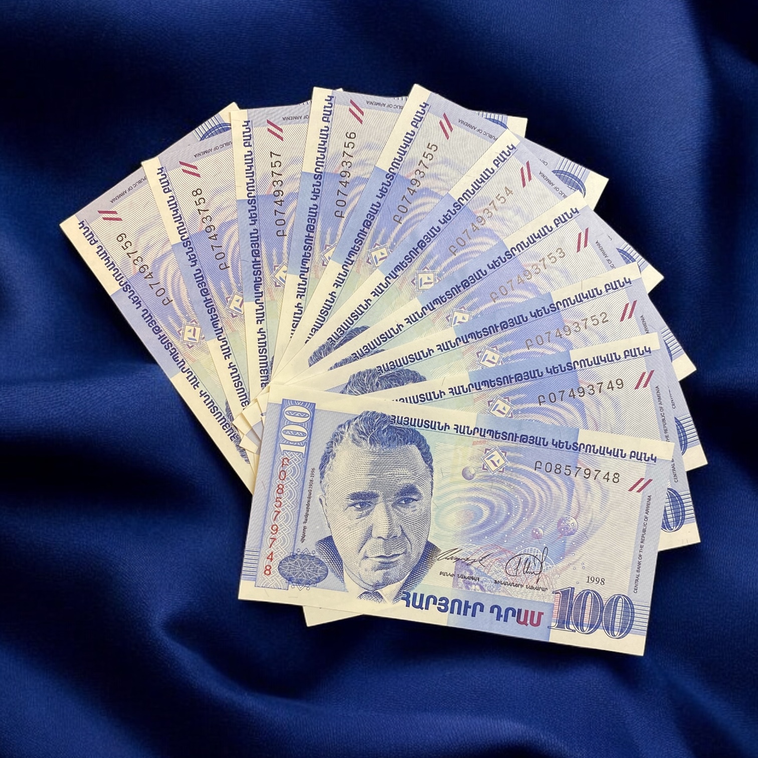 1998 Armenia 100 Dram 10 notes not consecutive numbers (UNC condition)