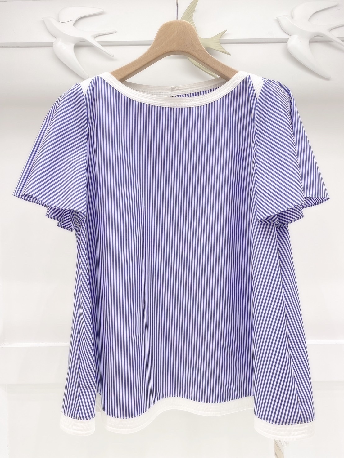 直條荷葉袖上衣