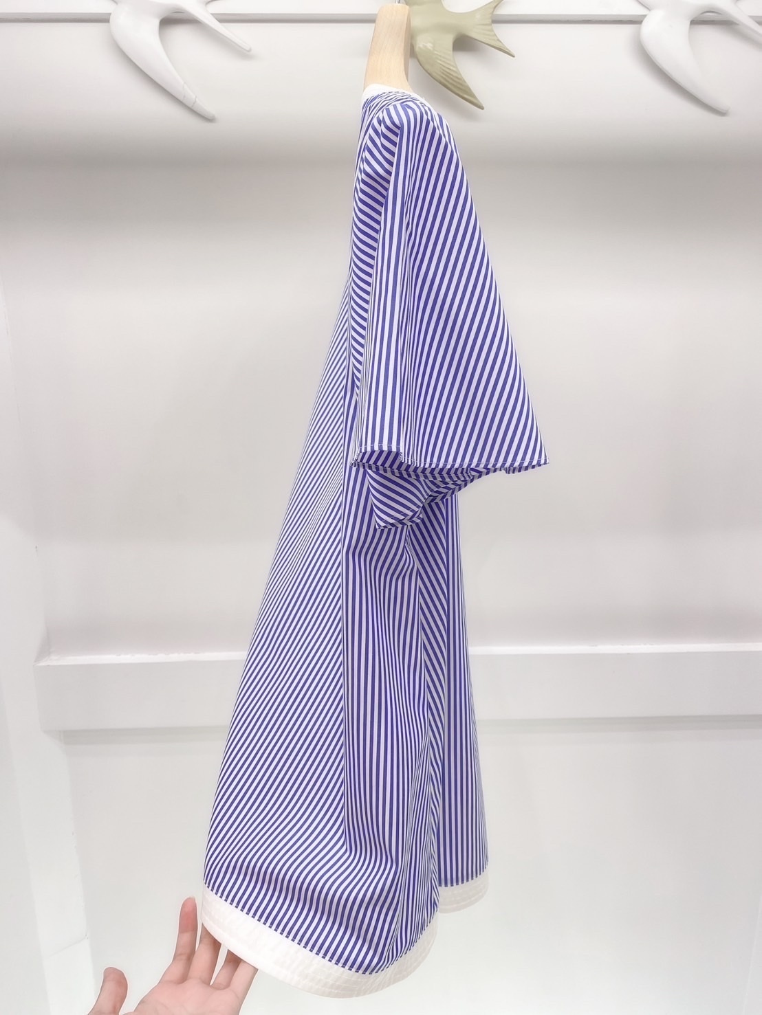 直條荷葉袖上衣