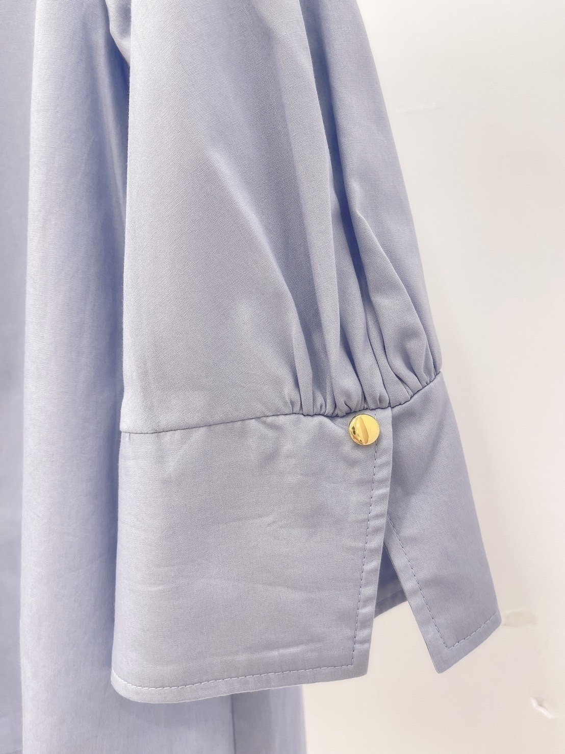 五分袖金釦上衣