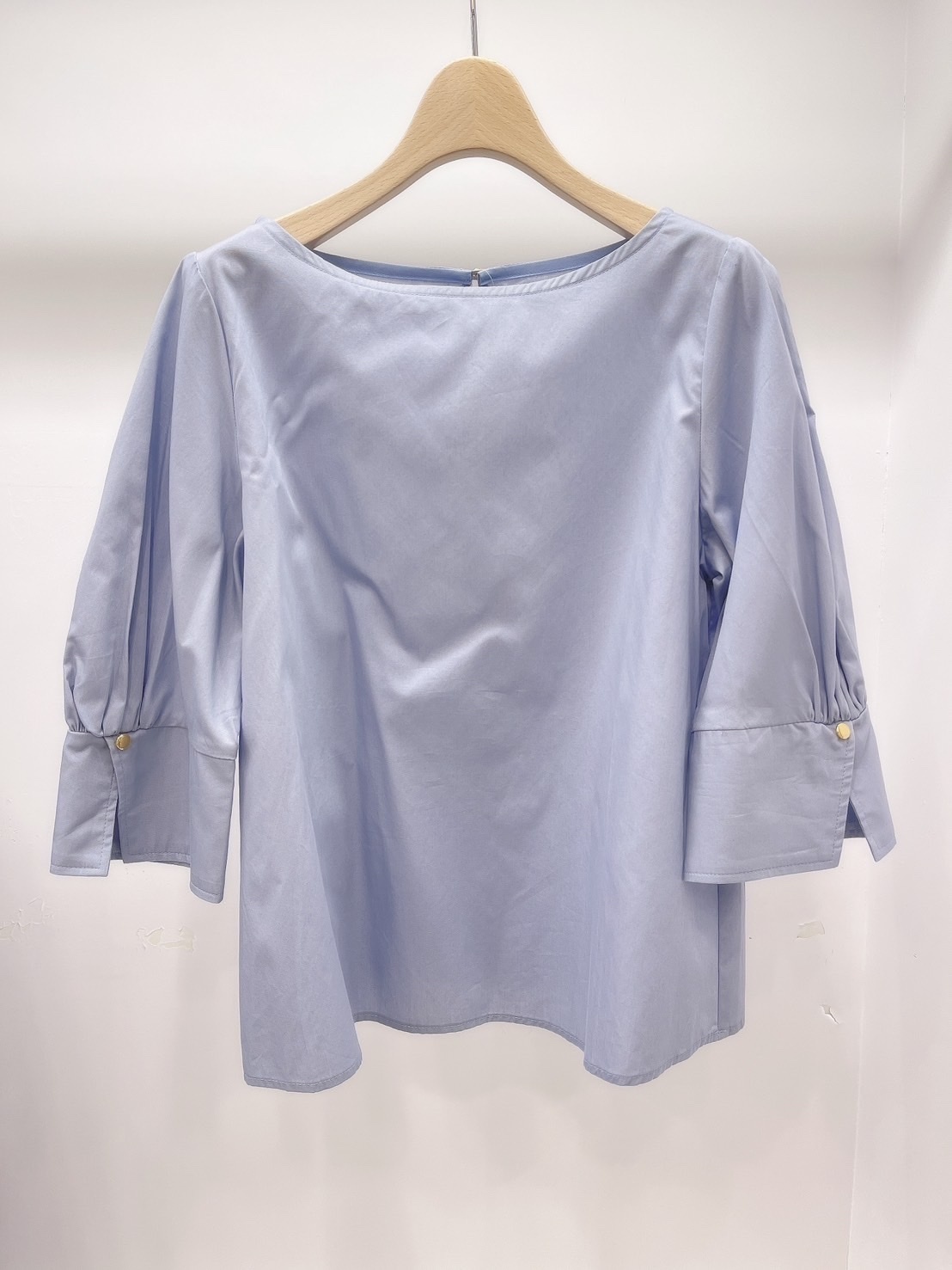 五分袖金釦上衣