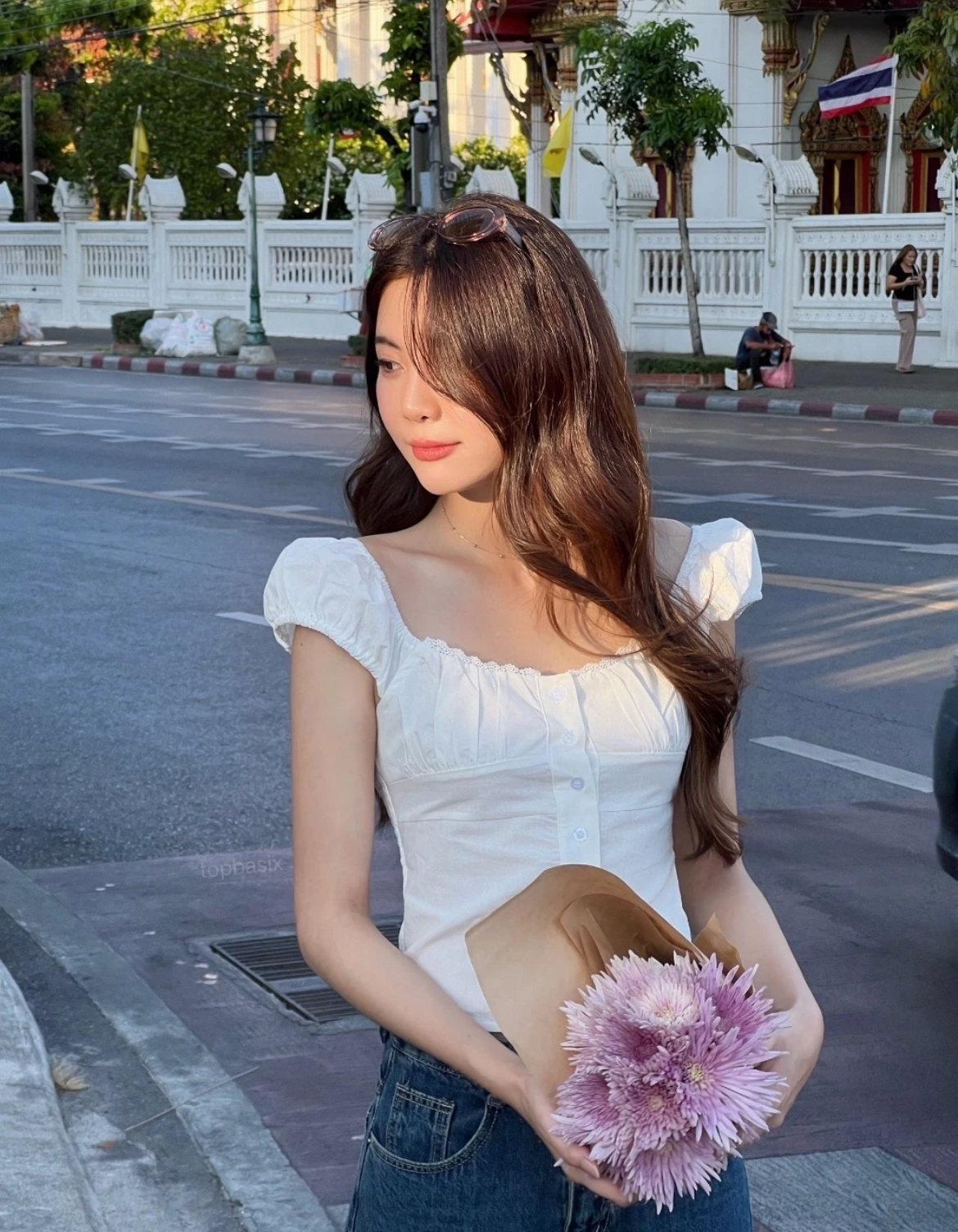 現貨 TH WHITE SUNFLOWER TOP