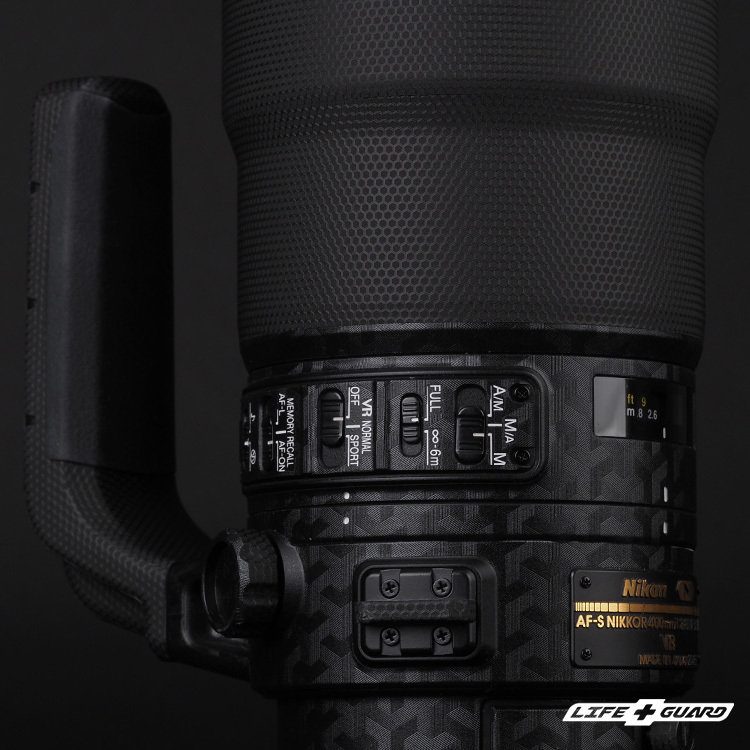 箭影黑貼膜質感特寫，LIFE+GUARD 設計風格