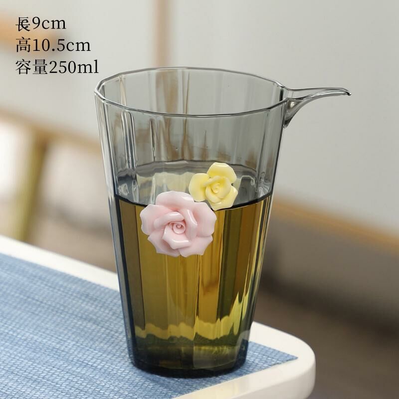 New high-end Japanese pinched glass fair cup (10 spring warm gray fair cup)