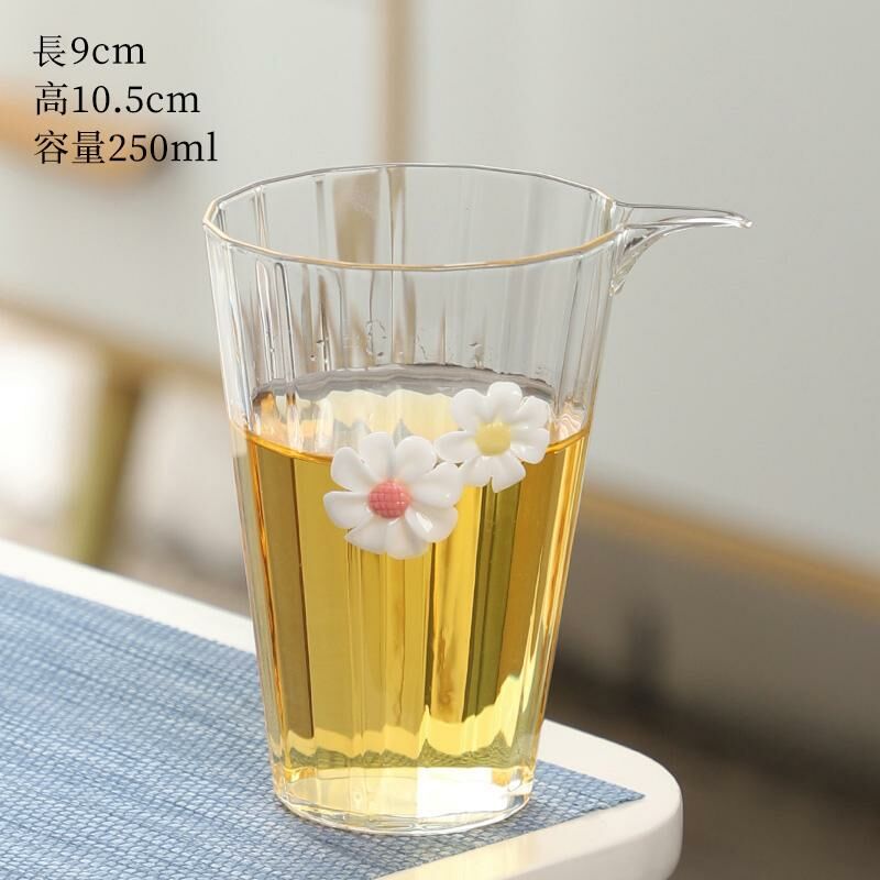 New high-end Japanese pinched glass fair cup (08 spring warm white fair cup)