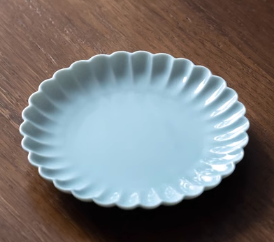 熱賣中式菊瓣圓形茶點盤(粉青)(尺寸:直徑14.8CM*高2CM)