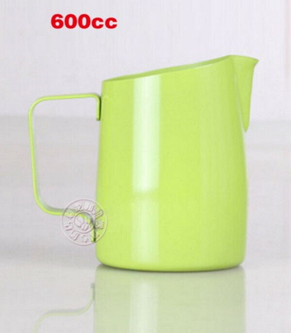 Popular coffee latte art cup sharing pot-600ml slanted mouth green latte art cup with round mouth