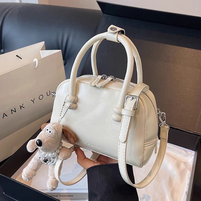 時尚手提 斜揹小保齡球包-附娃娃吊飾