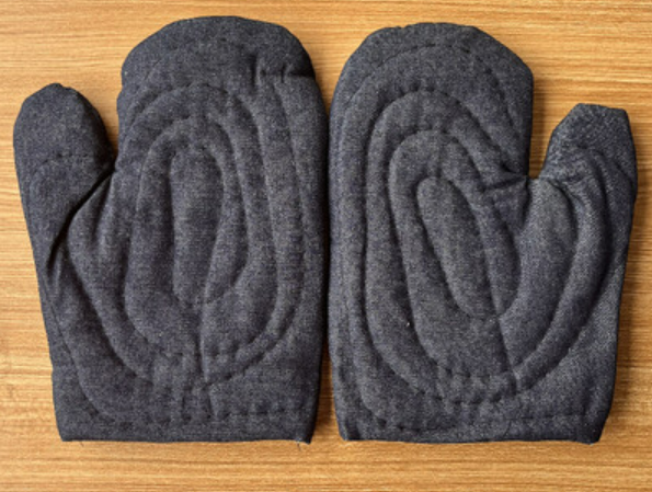 Hot selling 2 anti-scalding, wear-resistant and heat-insulating thickened gloves (black) (size: 27CM)