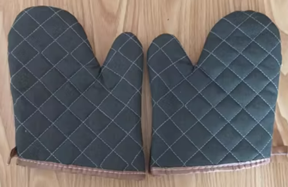 Popular 2 piece canvas high temperature resistant heat insulation anti-scald gloves (military green) (size: length 23CM)