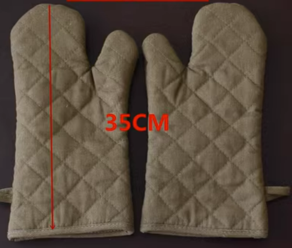 Popular 2 thick canvas insulation and high temperature resistant gloves (size: length 35CM)