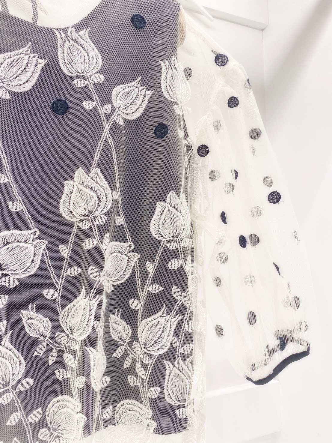 點點刺繡紗上衣