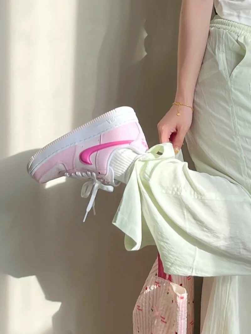 KTQ STORE ‧ NIKE AIR FORCE 1 AF1 '07 LX 粉色 桃粉色 貓爪 貓掌 貓咪 HM3696-661