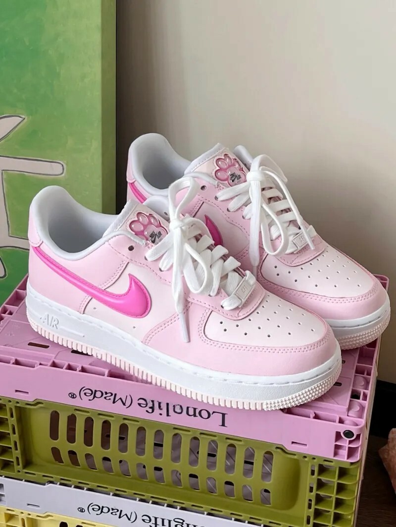 KTQ STORE ‧ NIKE AIR FORCE 1 AF1 '07 LX 粉色 桃粉色 貓爪 貓掌 貓咪 HM3696-661