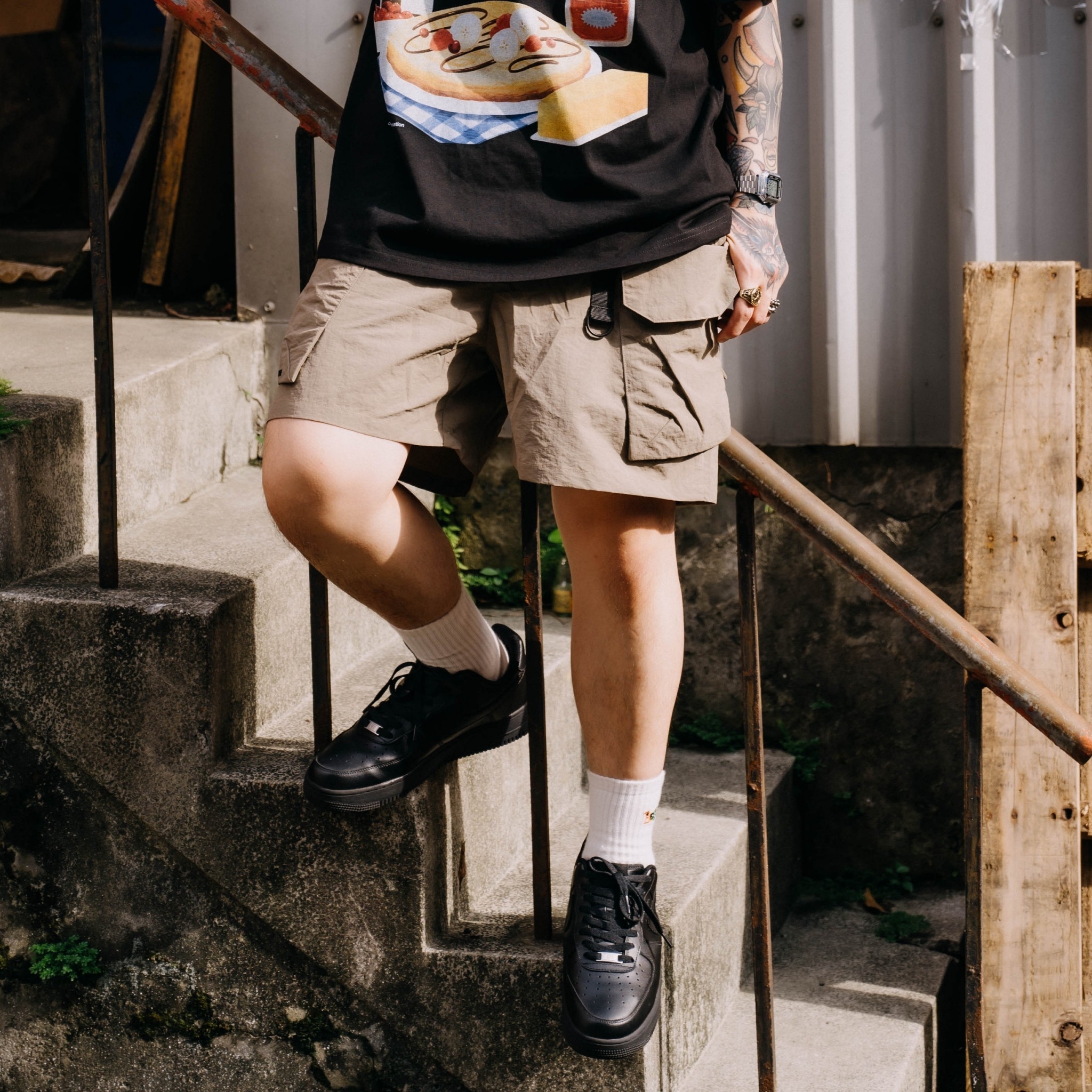 XCTRL 大口袋剪裁工裝短褲-卡其