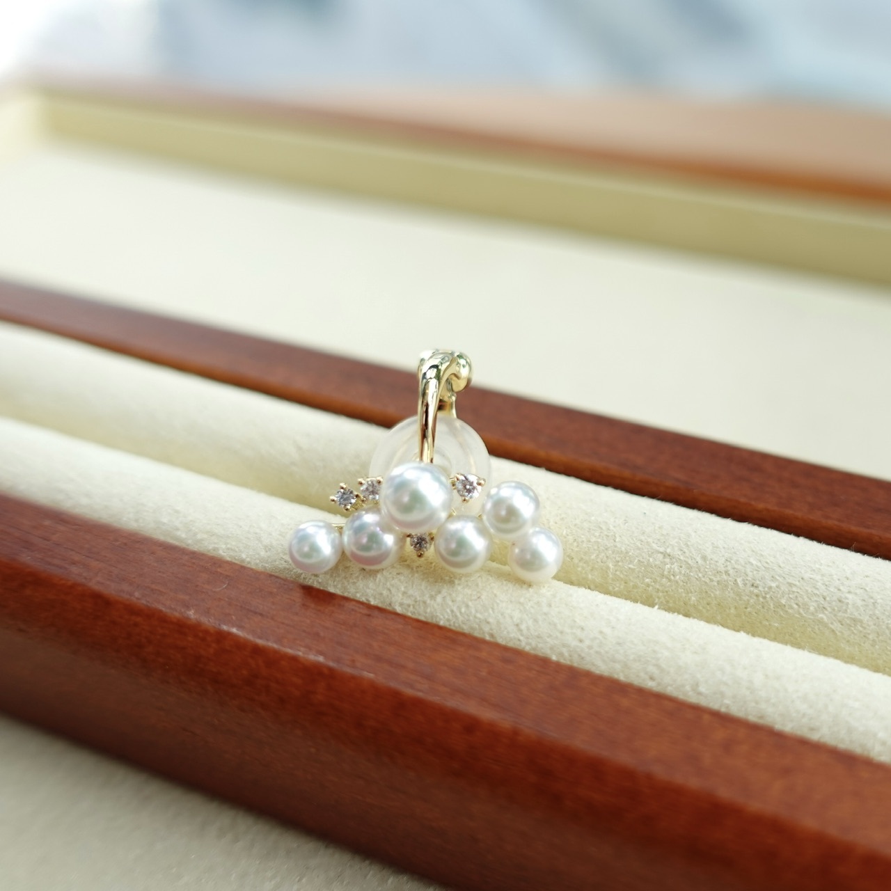 日本設計師系列-18K金彩凜珠鑽石耳夾 (單隻發售)