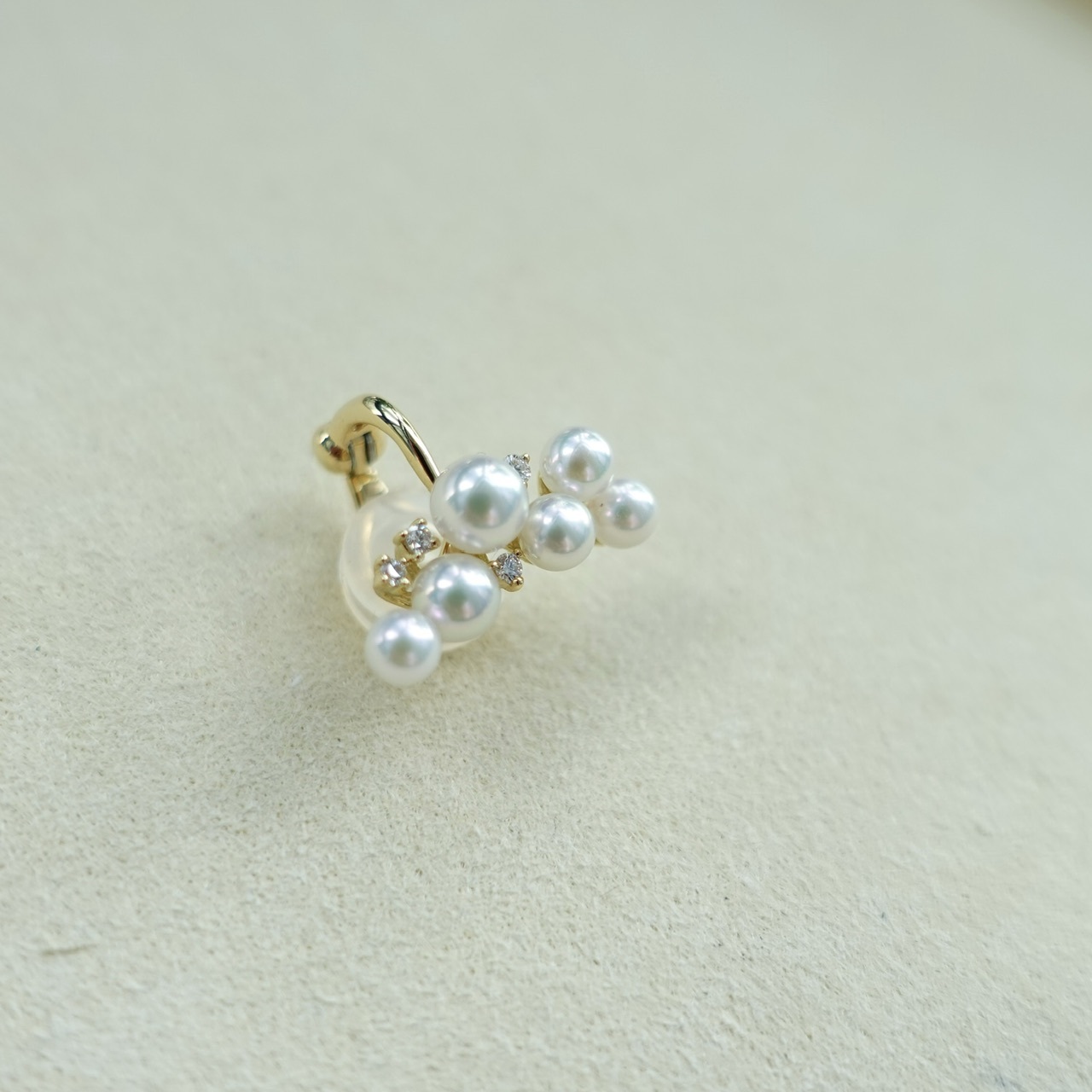 日本設計師系列-18K金彩凜珠鑽石耳夾 (單隻發售)