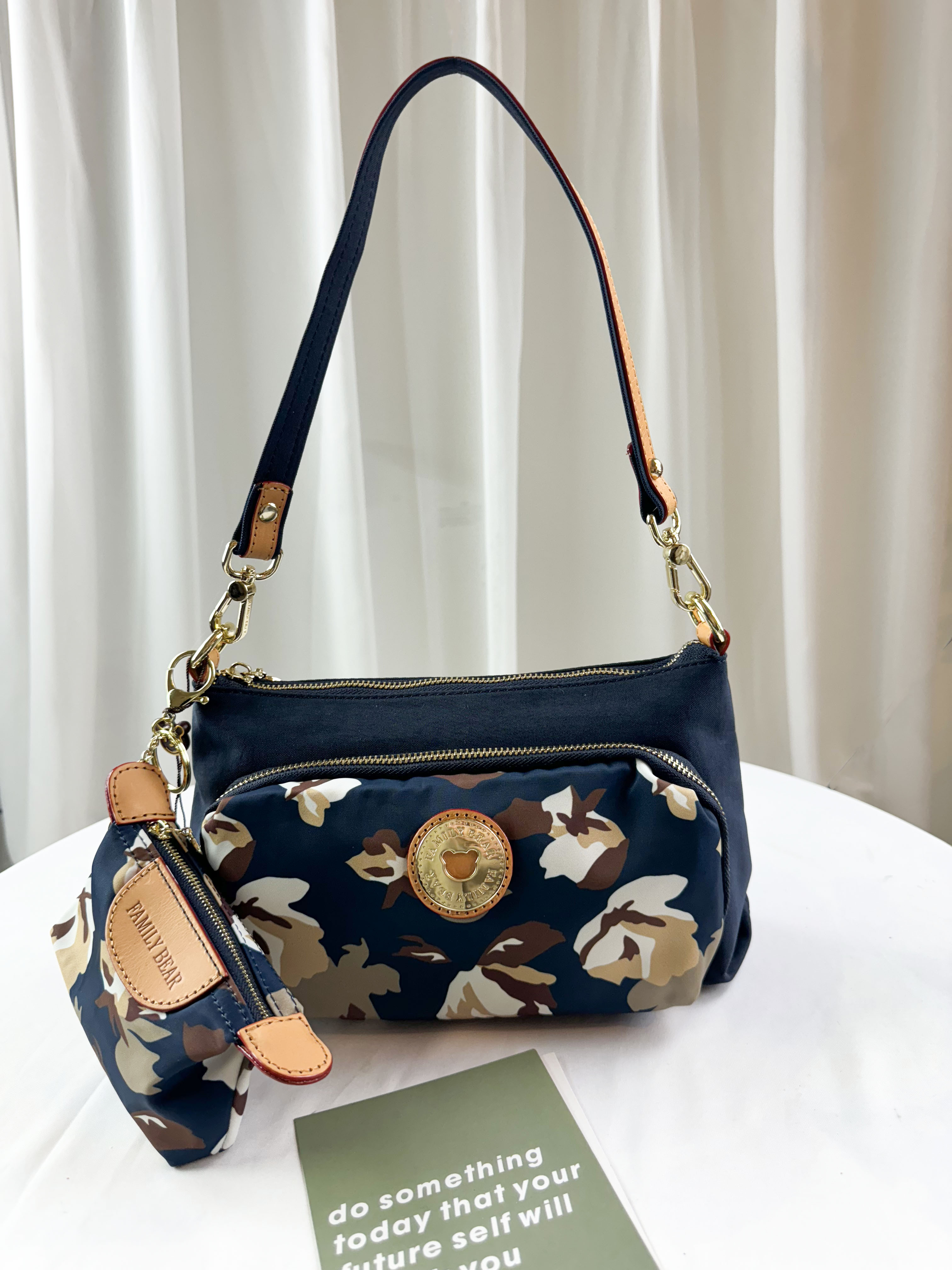 FamilyBear 蝴蝶花拼接藍防潑水肩背包 / 側背包 附零錢包 #2813