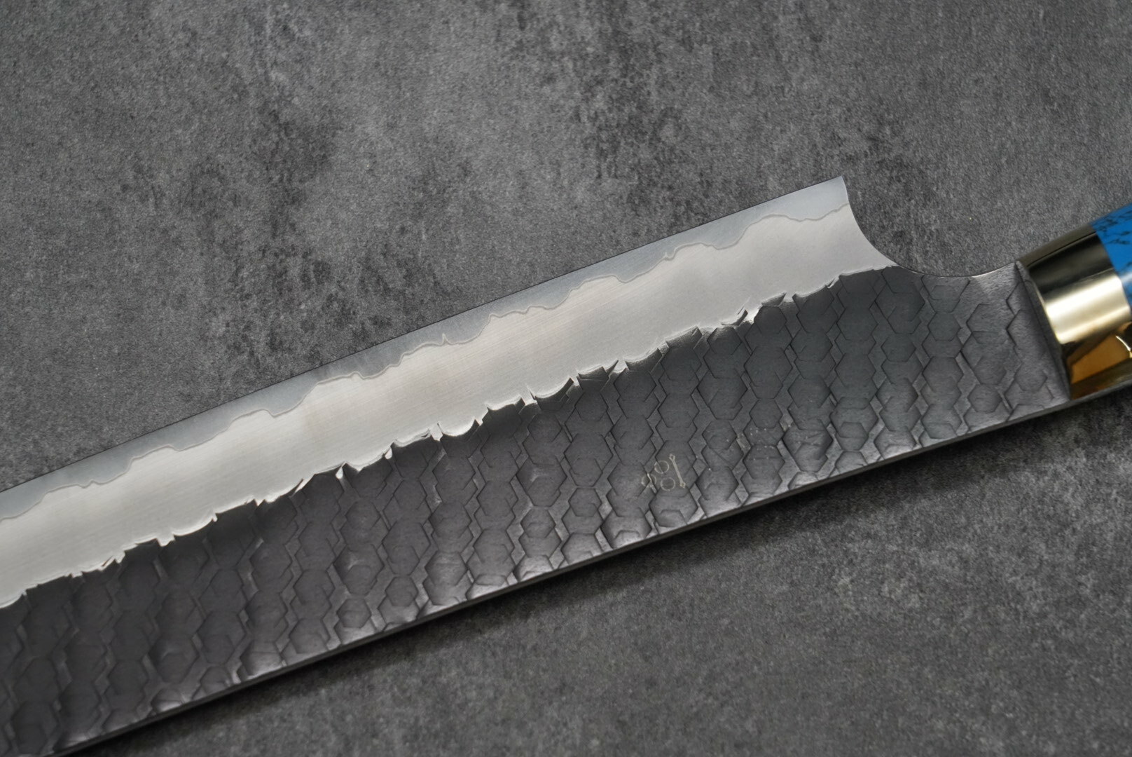 二唐SG2 黒打槌目先丸筋引300mm ターコイズ柄(洋)