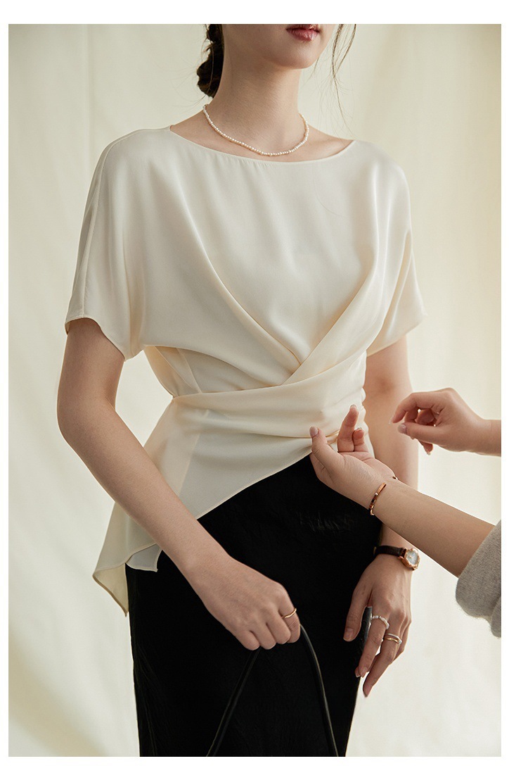 綢緞高冷感 扭轉收腰上衣