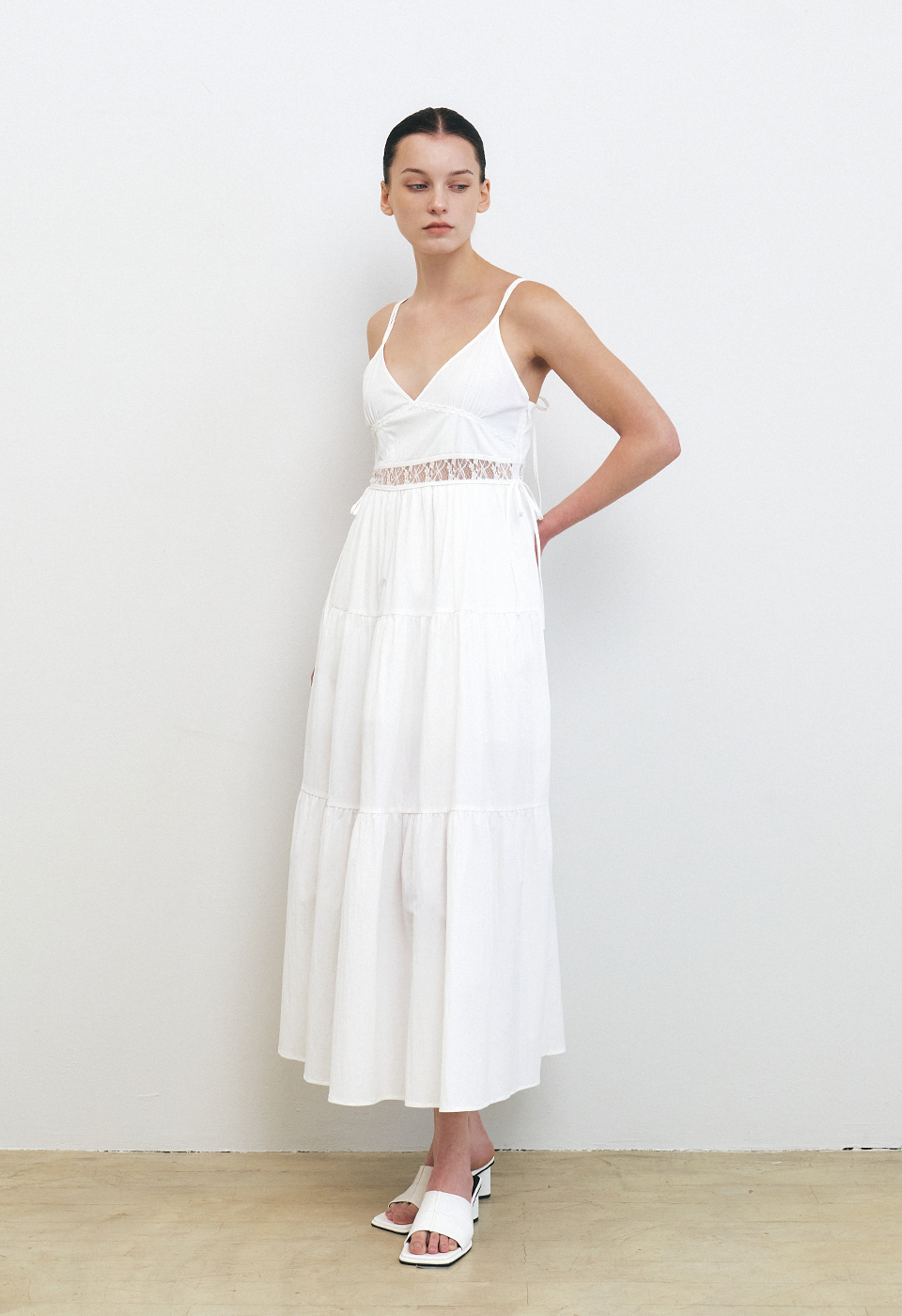 細帶簍空蕾絲洋裝