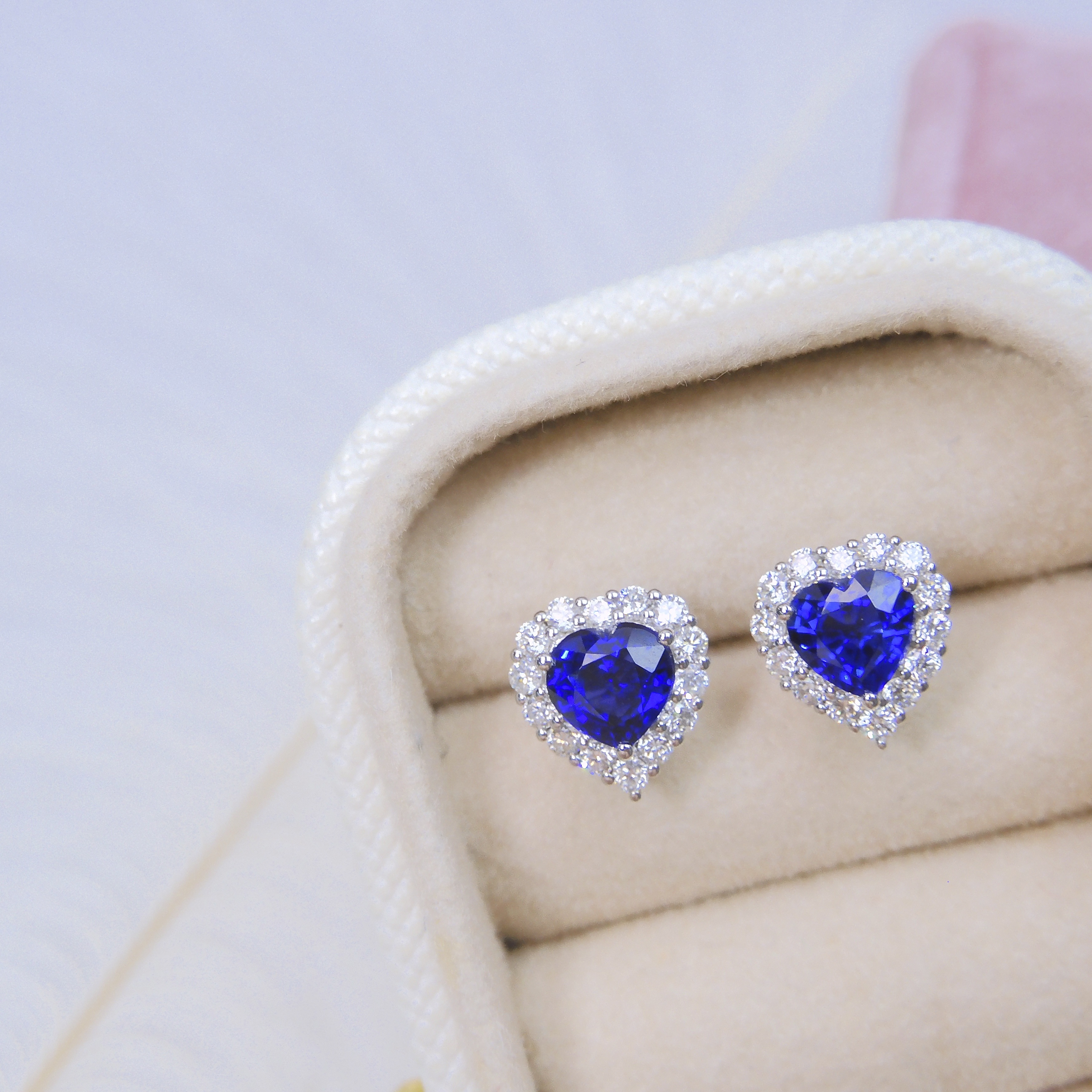 18K金 1.28ct 心形藍寶石耳釘