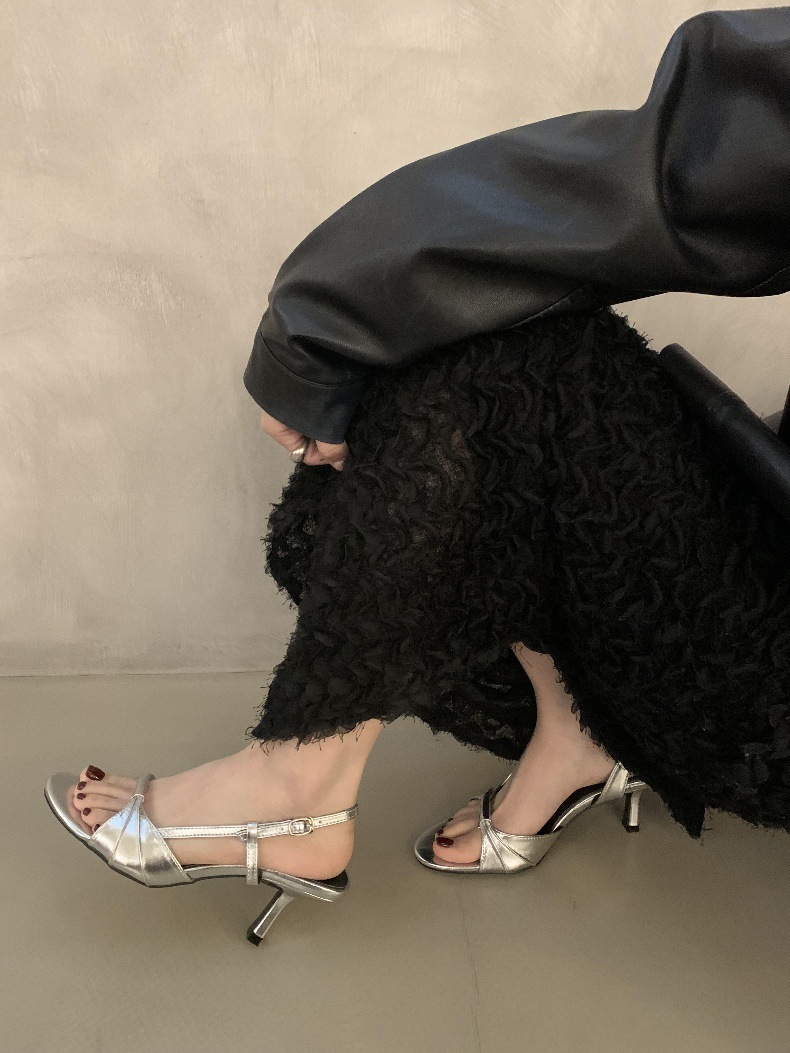 壓褶露趾 低跟鞋(35-39)(金/銀/黑)