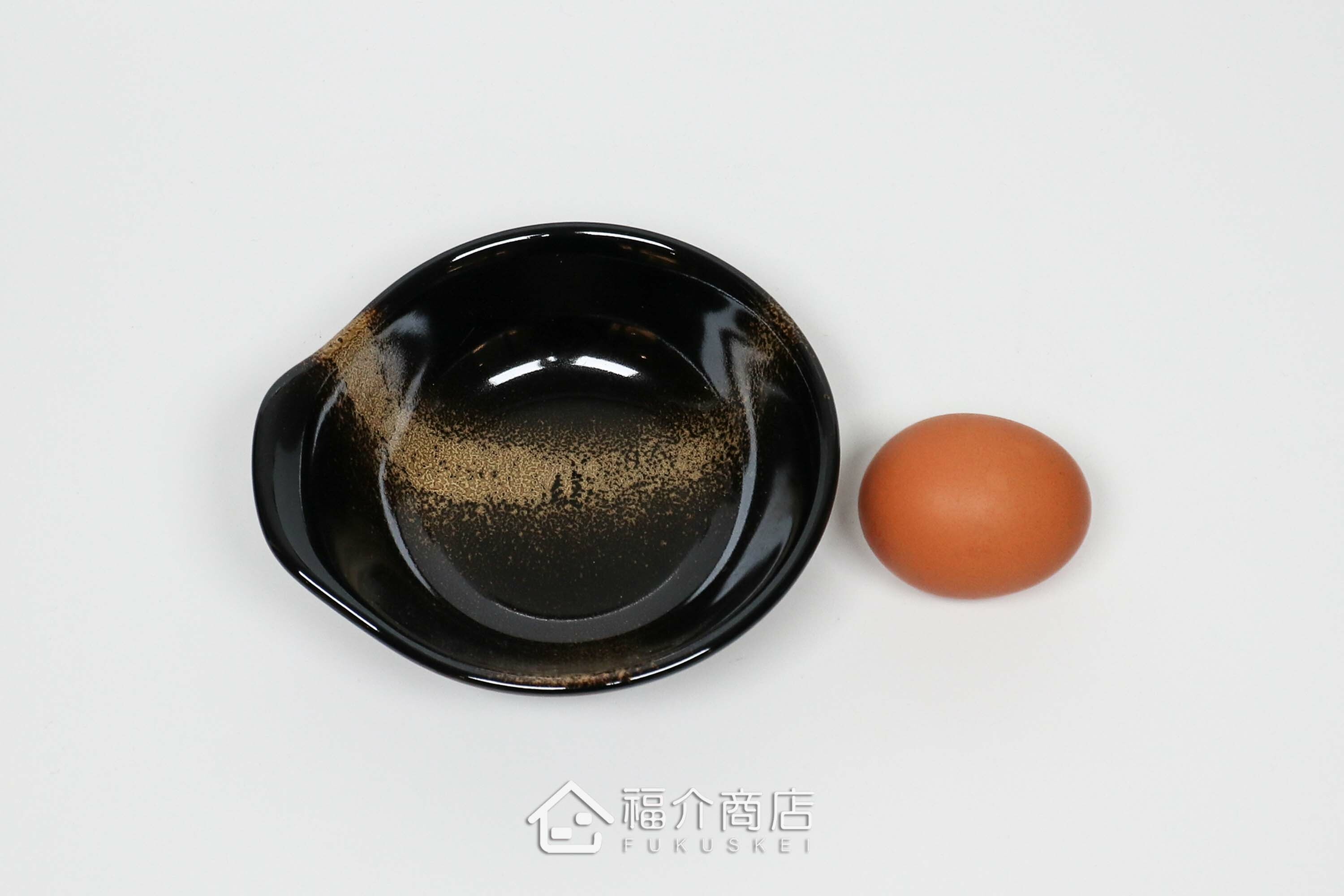 陶碗也可當作碟子食器，盛裝火鍋配菜或醬料享用