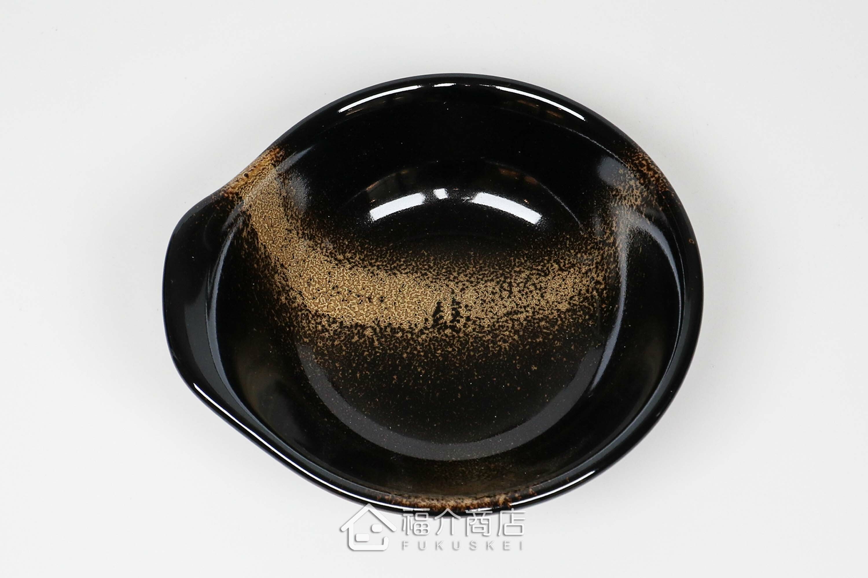 陶碗也可當作碟子食器，盛裝火鍋配菜或醬料享用