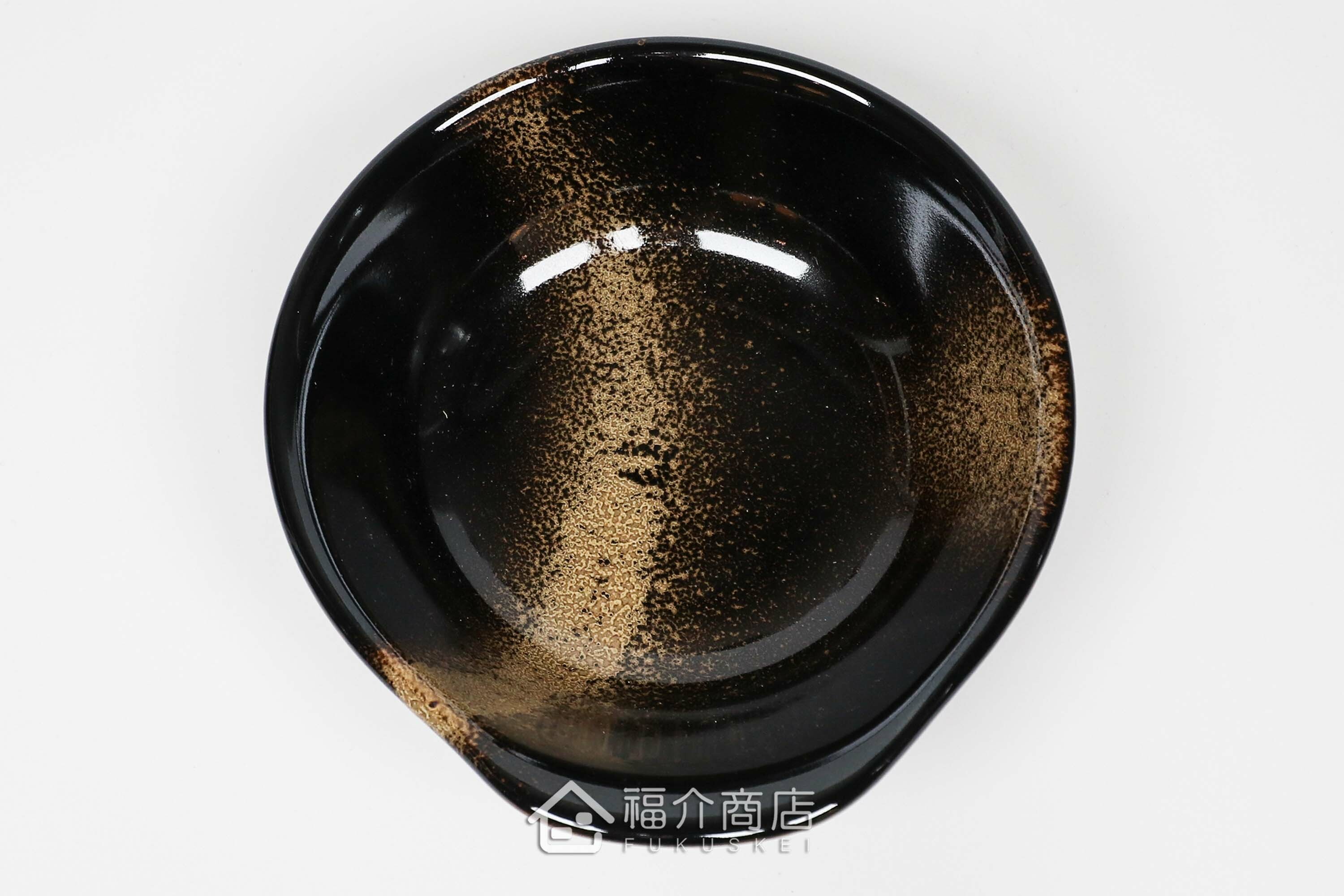 陶碗也可當作碟子食器，盛裝火鍋配菜或醬料享用