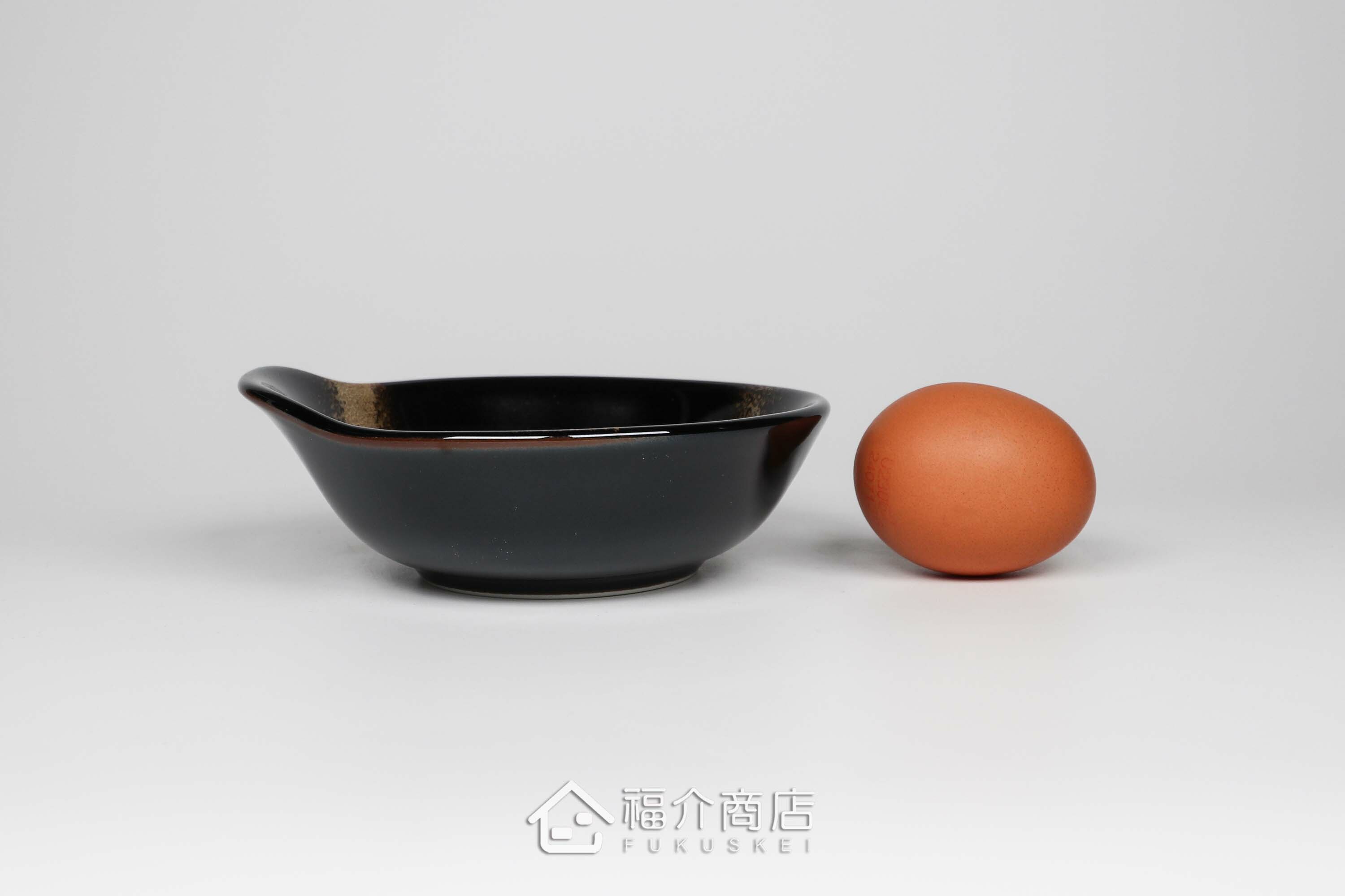 陶碗也可當作碟子食器，盛裝火鍋配菜或醬料享用