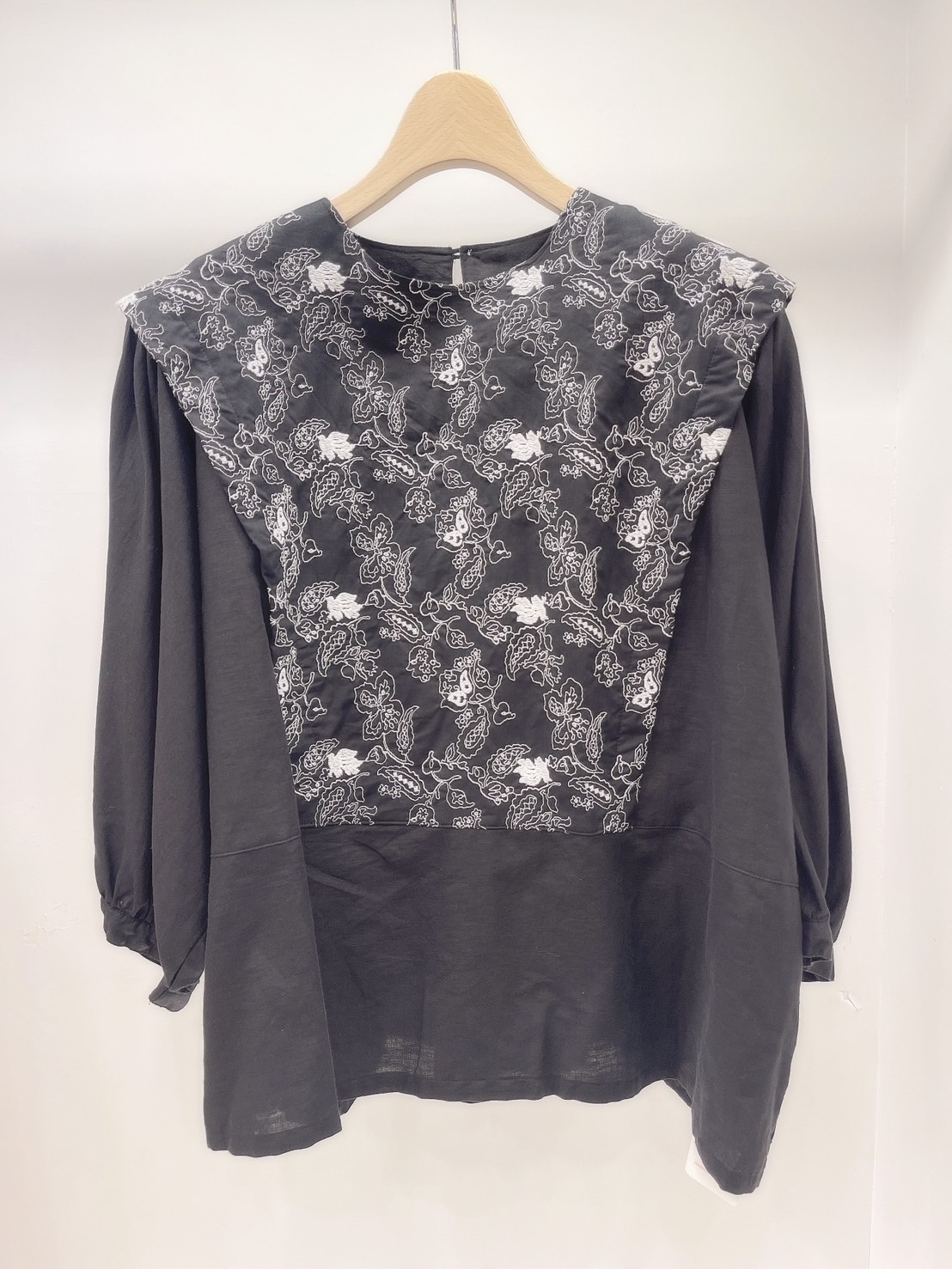 刺繡七分袖上衣