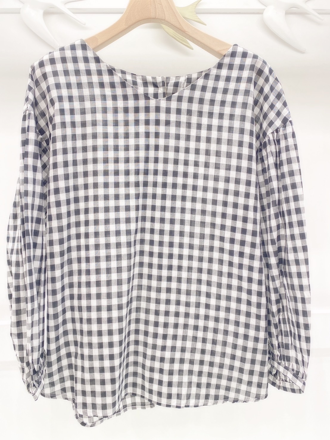 格紋V領長袖上衣