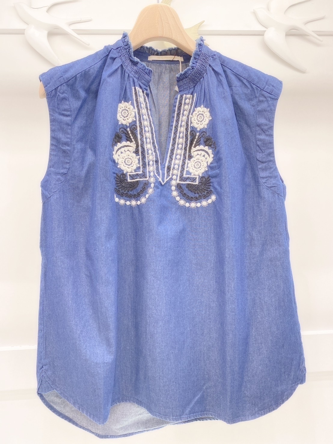 牛仔刺繡無袖上衣