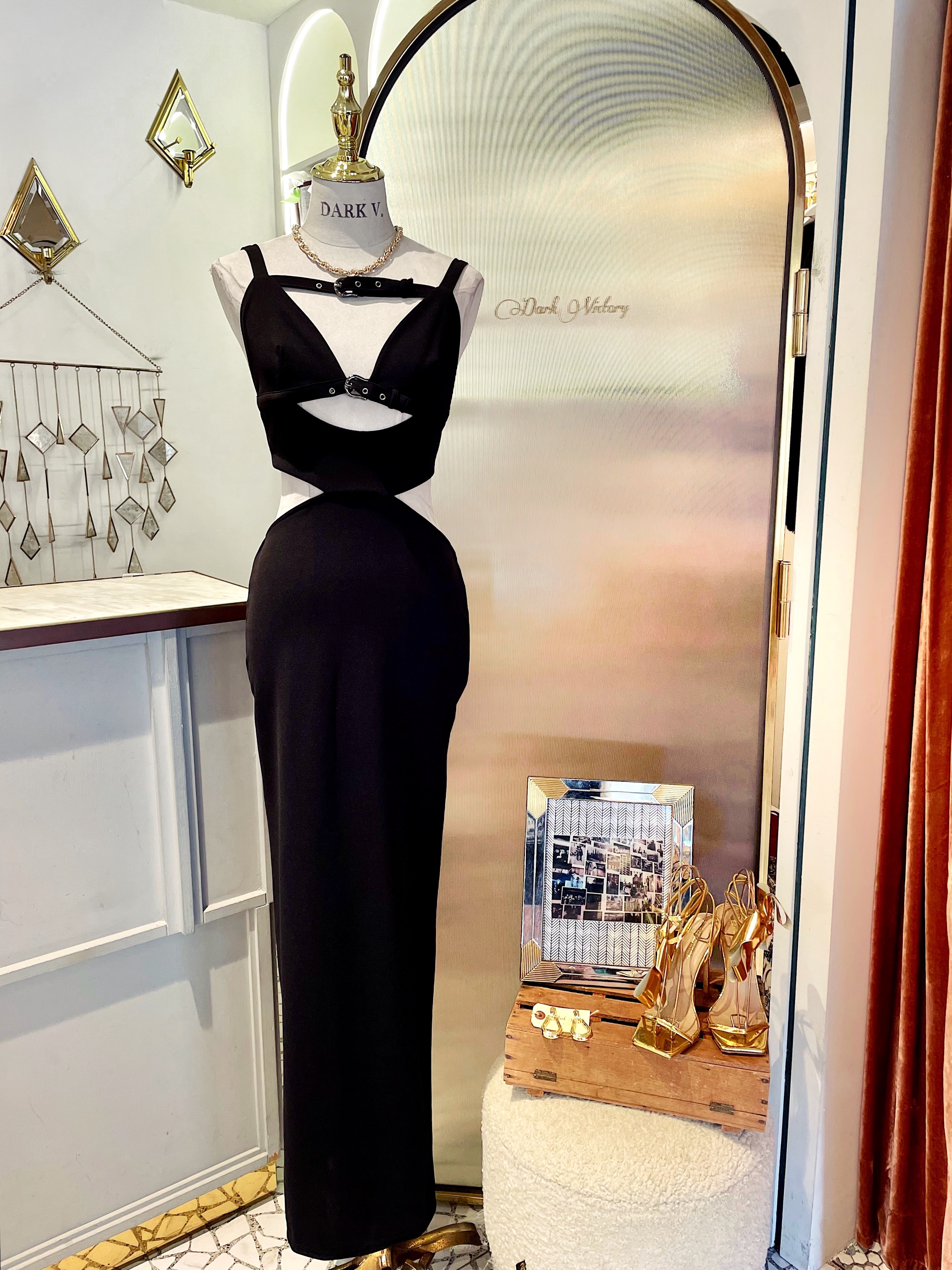 Hot & Spicy 黑色深 V 雙釦帶 Cutout Maxi Dress