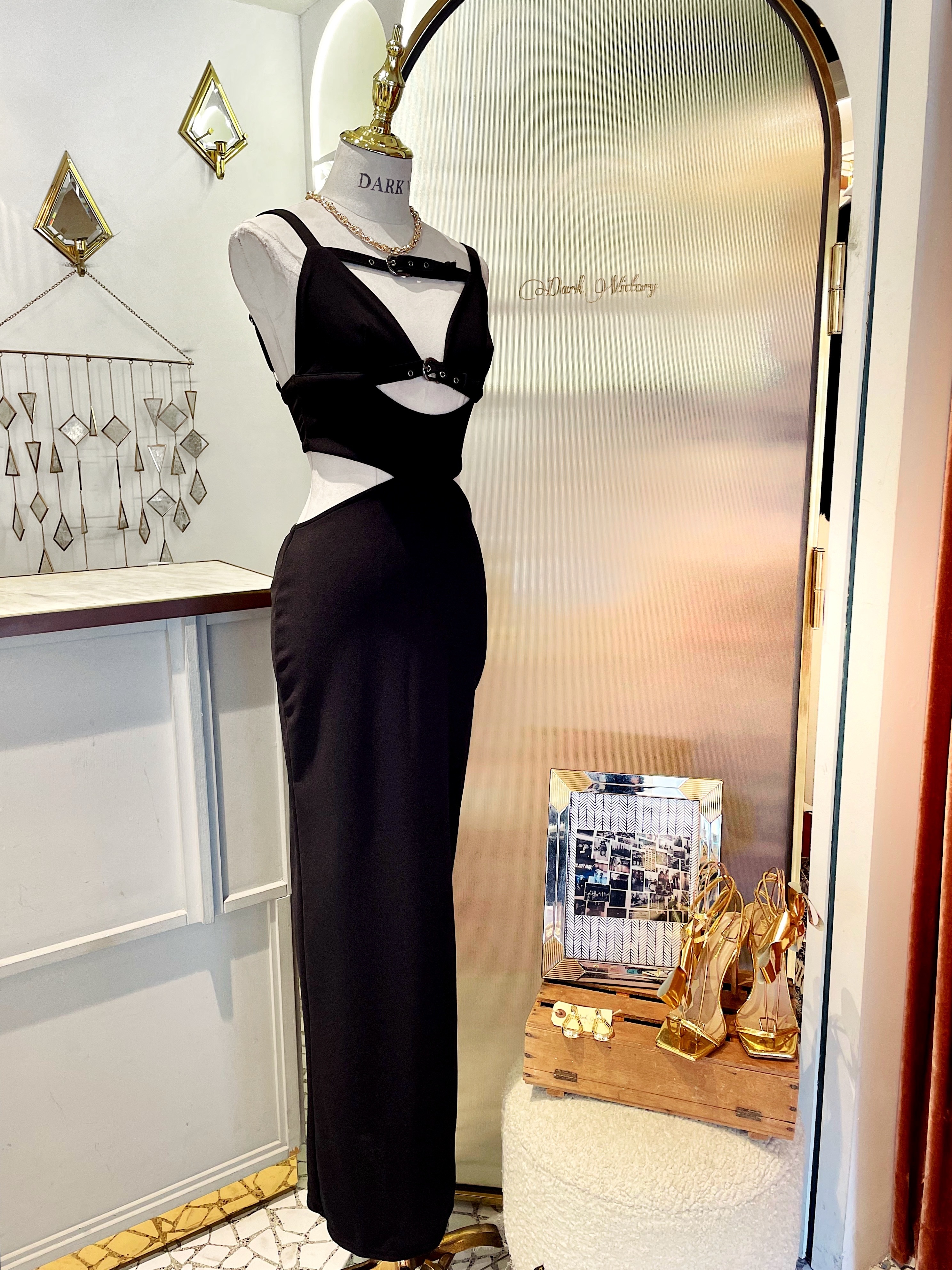 Hot & Spicy 黑色深 V 雙釦帶 Cutout Maxi Dress