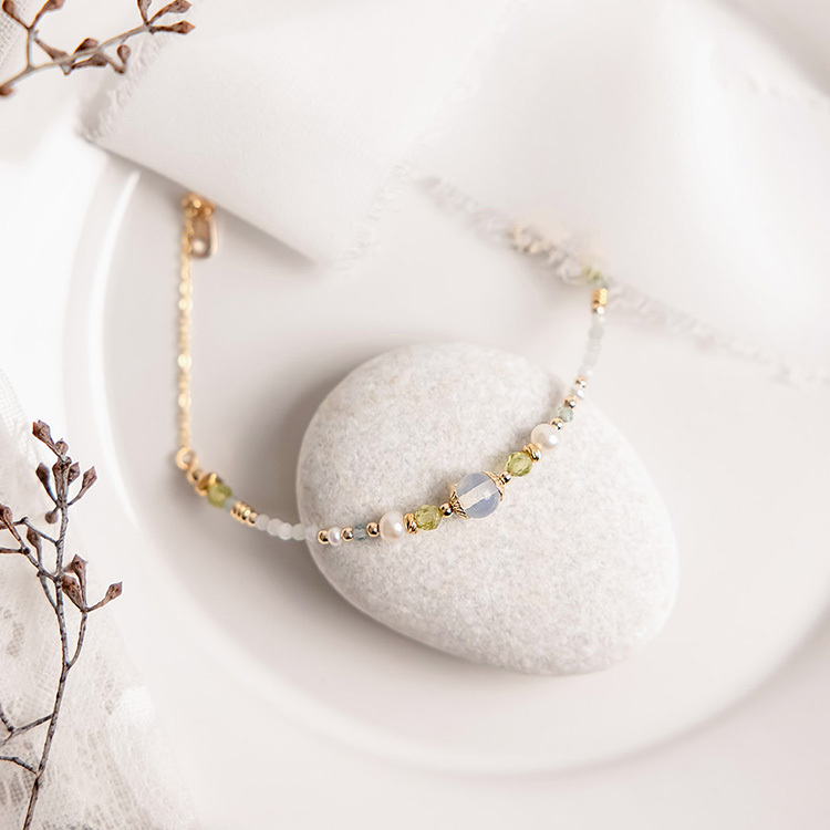 八月誕生石 • 鬱金香 • 失去的愛 – 蛋白橄欖石 – 手鍊