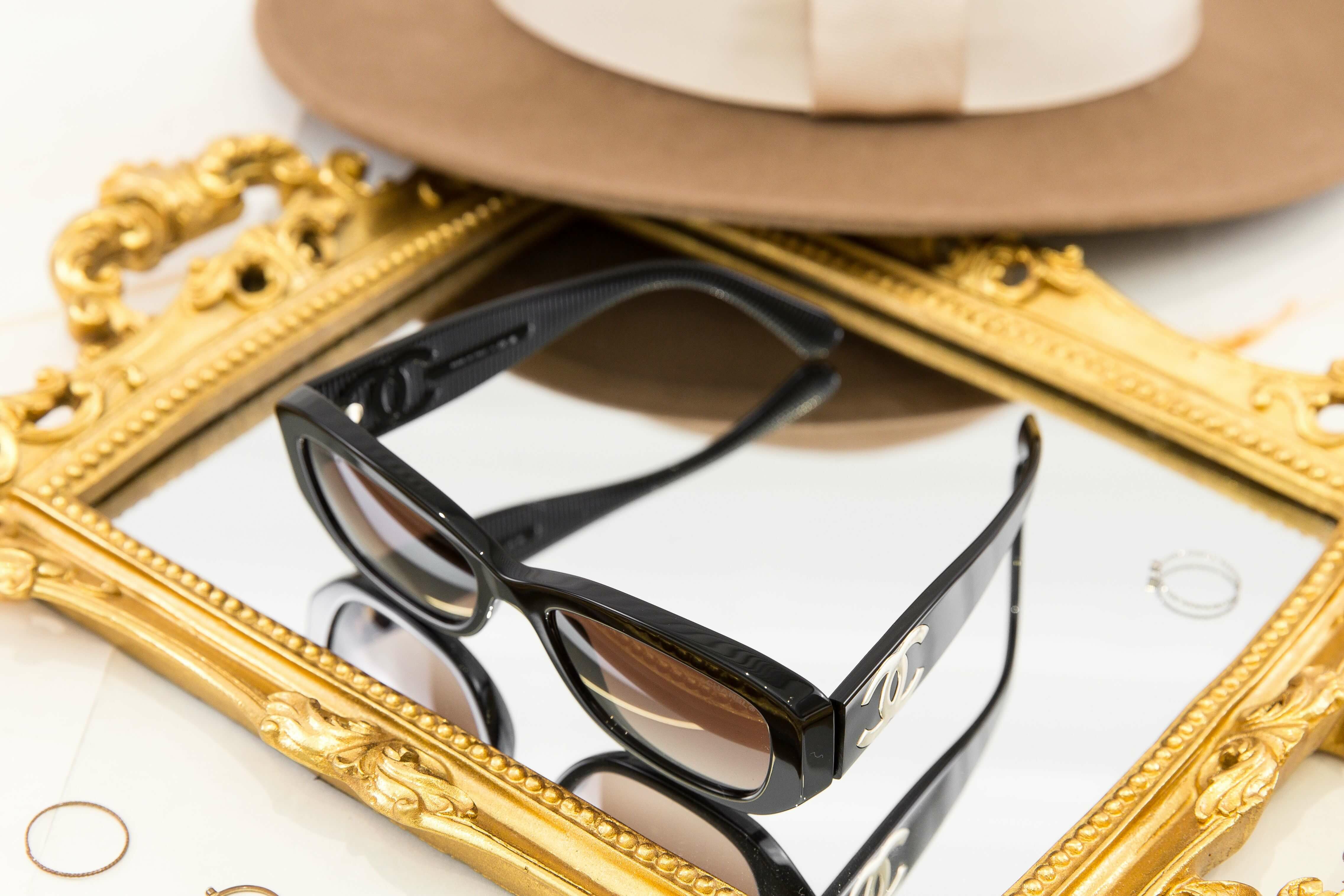 Chanel Rectangle Sunglasses 黑色方框咖啡色漸層鏡片側邊金色CC太陽眼鏡-Charline Boutique 精品代購