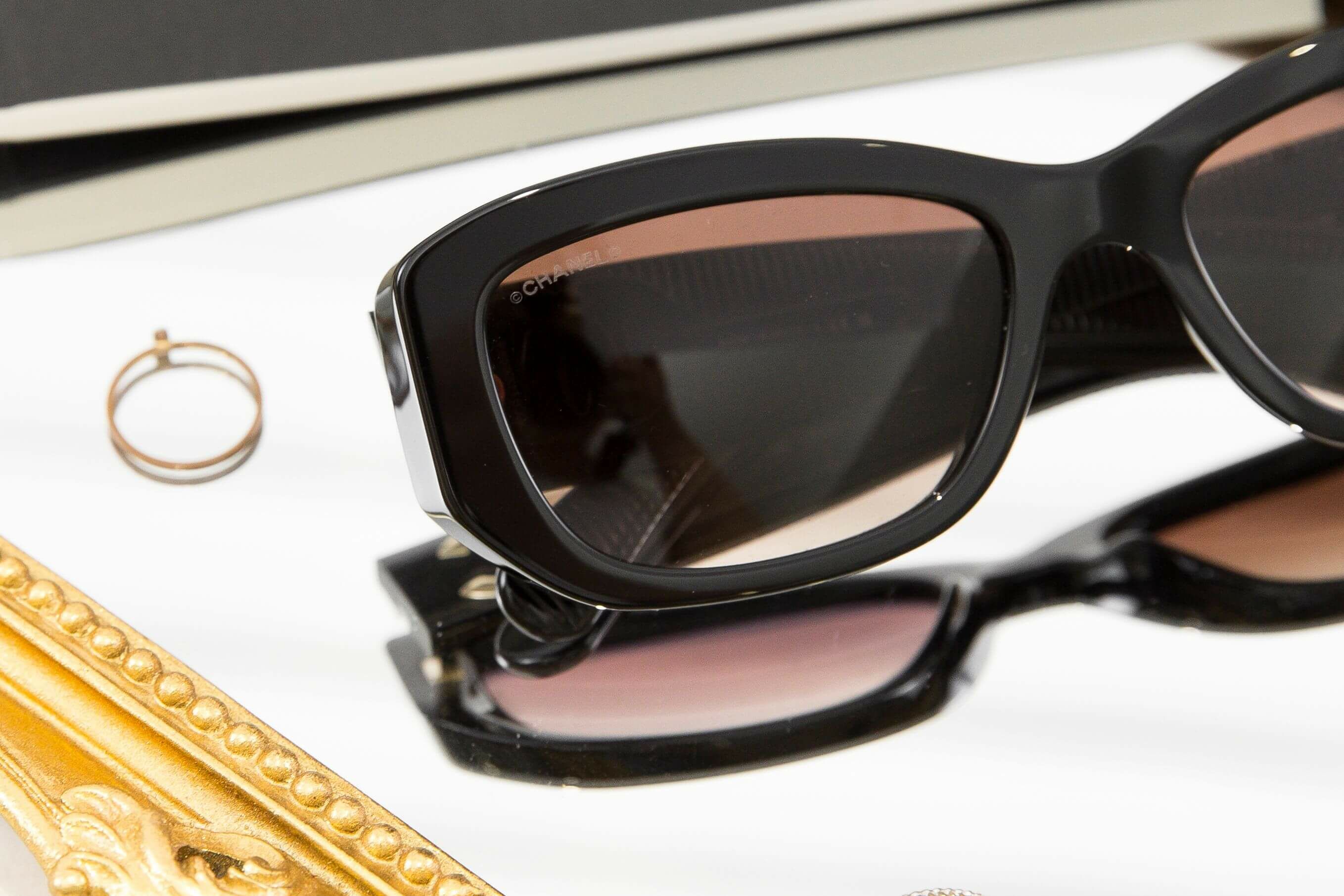 Chanel Rectangle Sunglasses 黑色方框咖啡色漸層鏡片側邊金色CC太陽眼鏡
