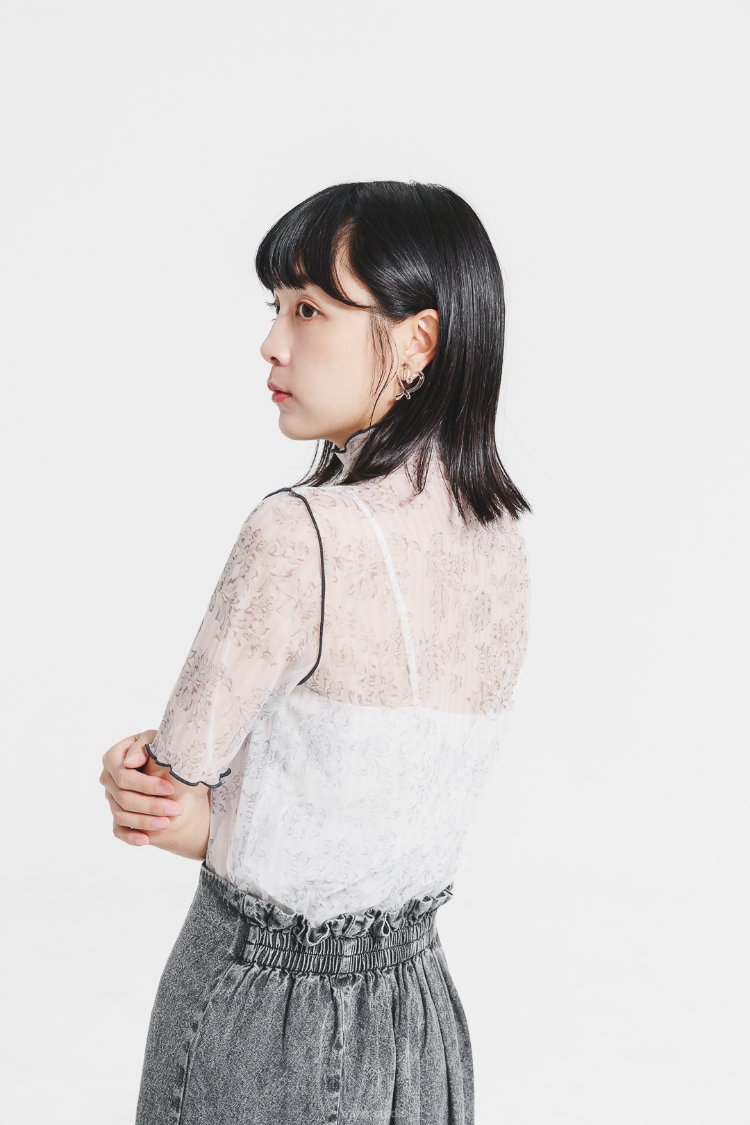 木槿花開！2way印花透明感上衣(兩色-淺灰白)