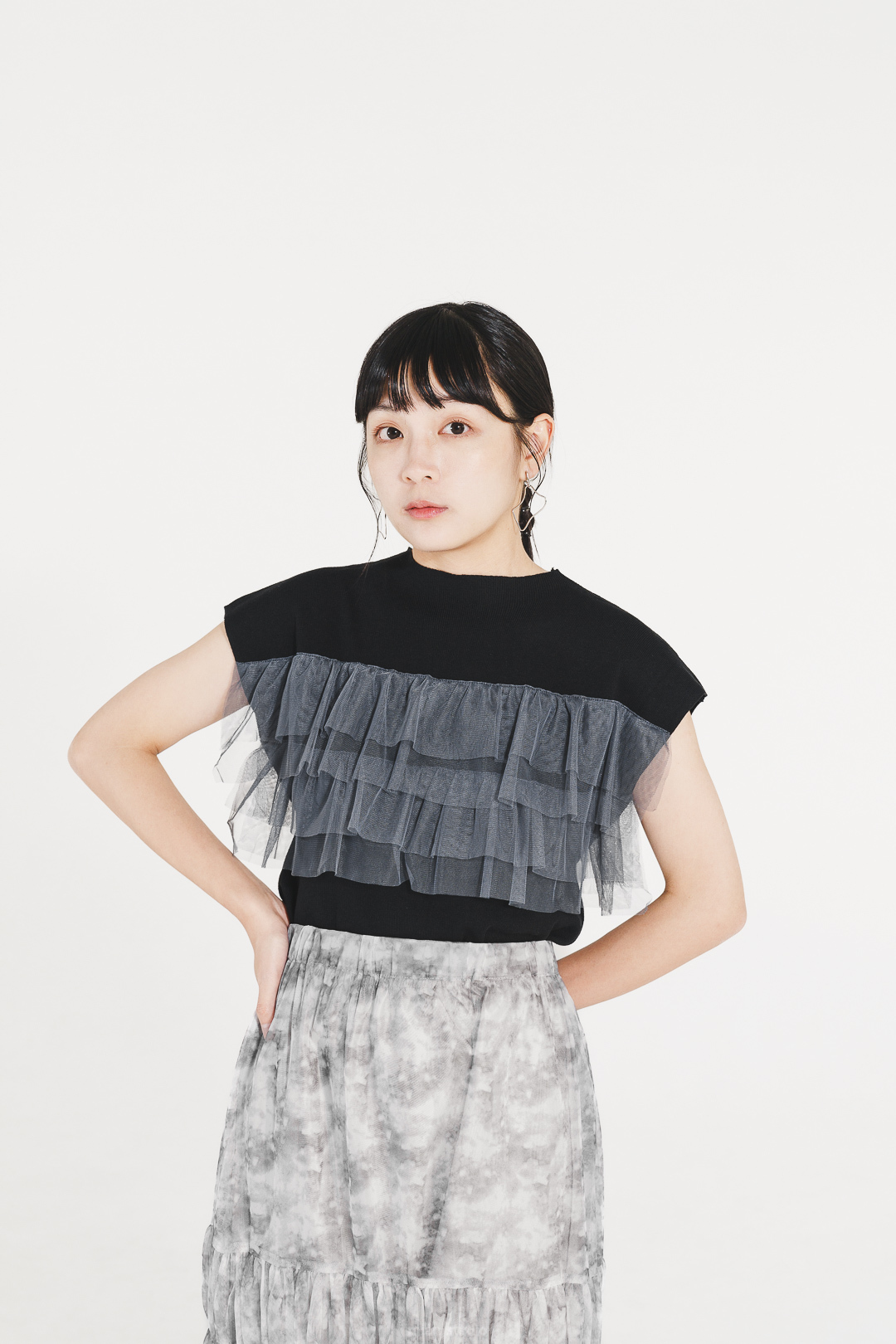 寫在雲朵裡！層層薄紗針織衫(三色-淺灰)