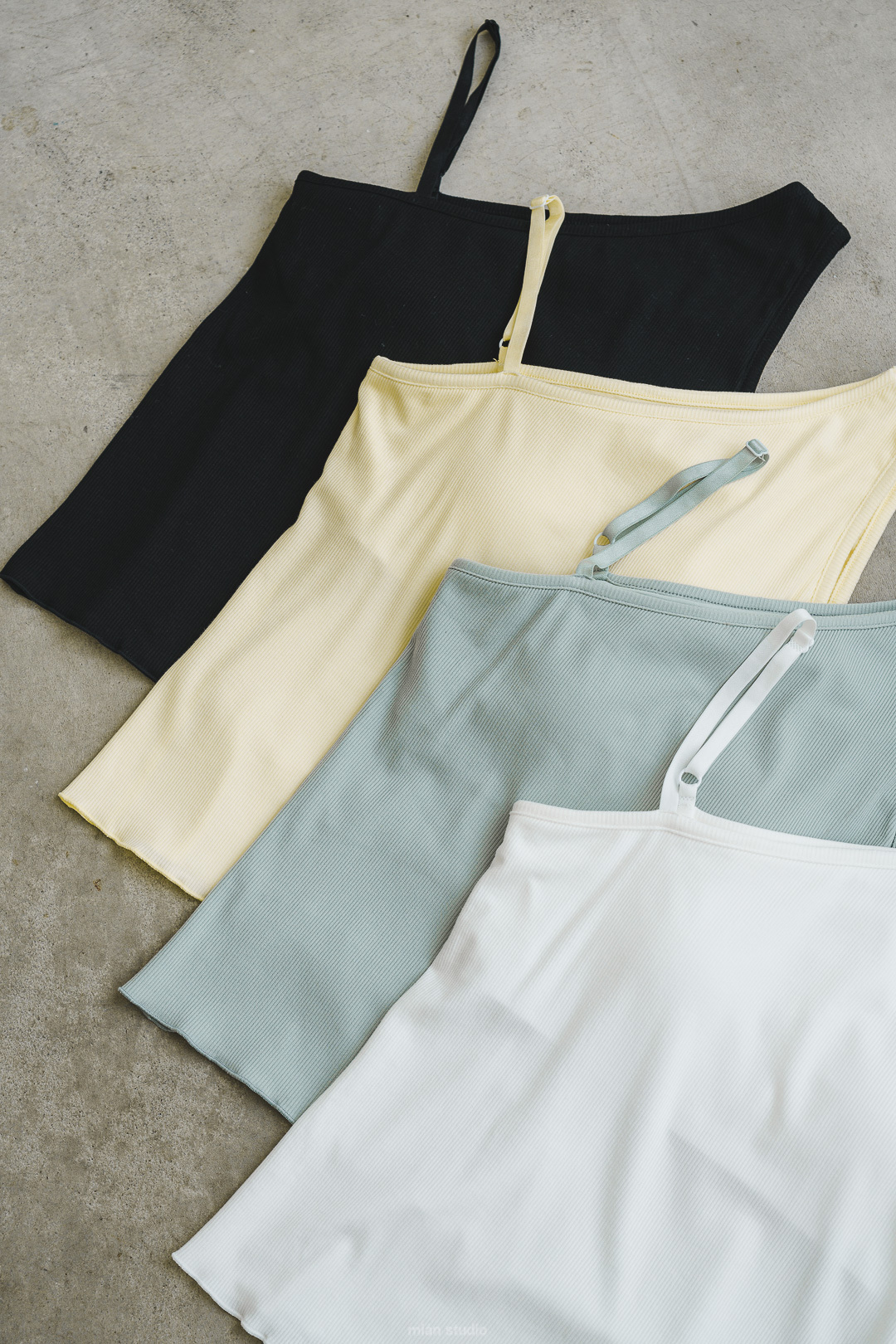 請包色！斜肩設計背心(四色)