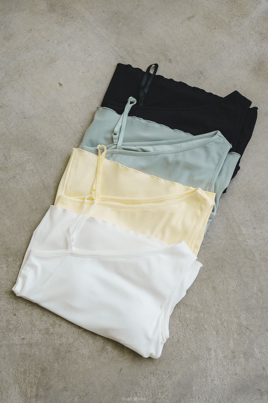 請包色！斜肩設計背心(四色)