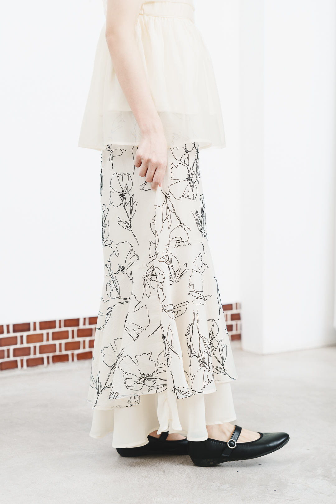 花海中漫遊！層次提花美人魚裙(兩色-象牙白)