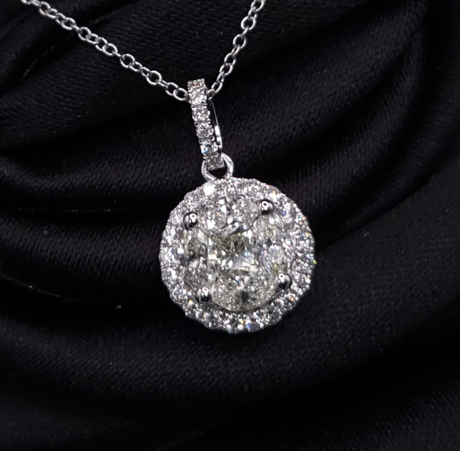 全新18K白金69份鑽石吊墜